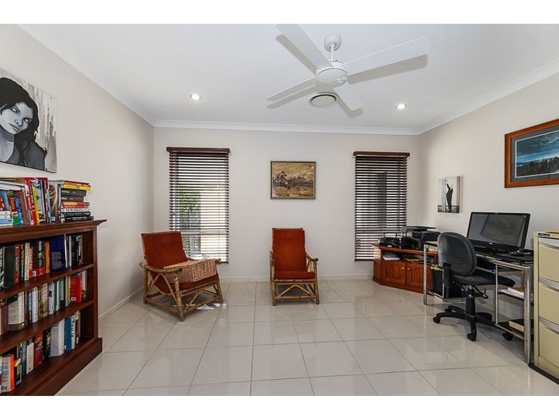 19 Vanillalily Cl, Banksia Beach QLD 4507