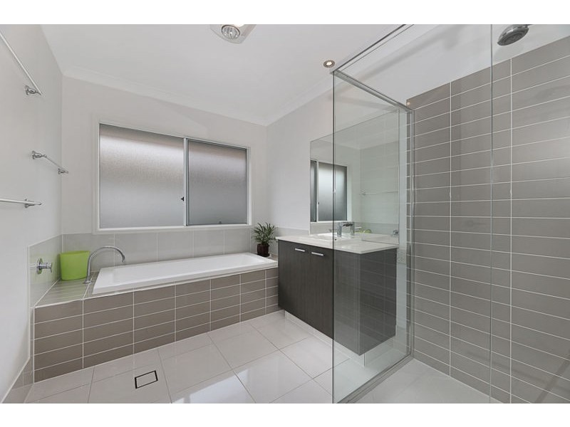 19 Vanillalily Cl, Banksia Beach QLD 4507