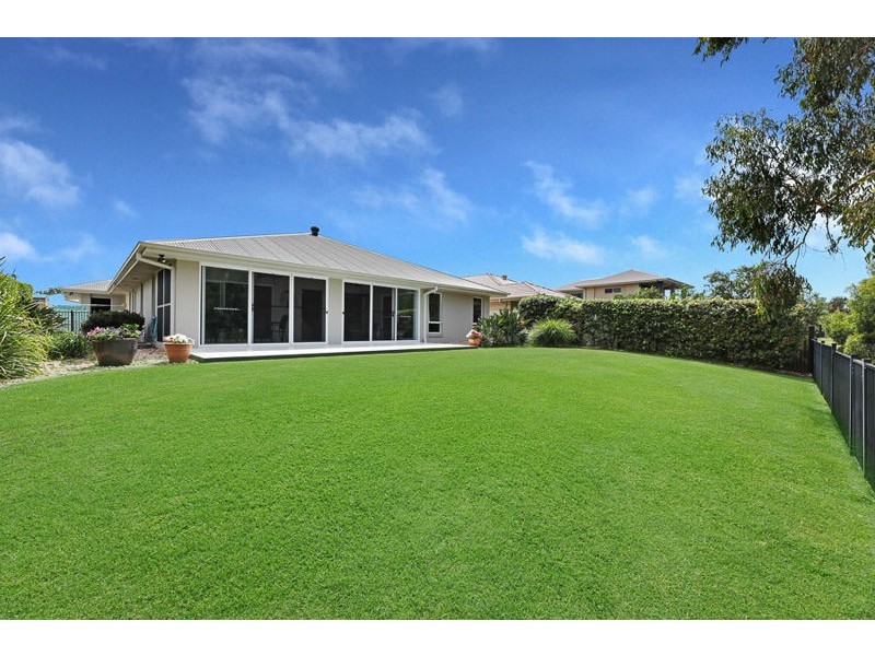 19 Vanillalily Cl, Banksia Beach QLD 4507