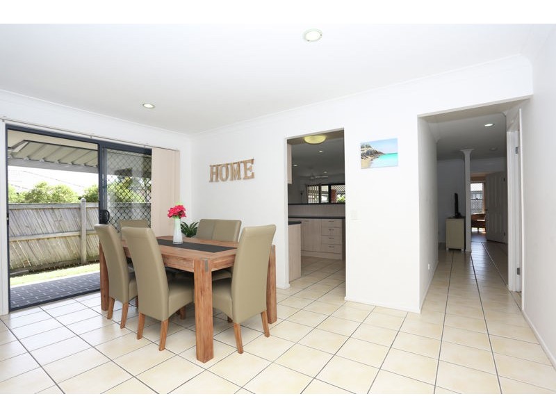 16 Middle Cove Court, Sandstone Point QLD 4511