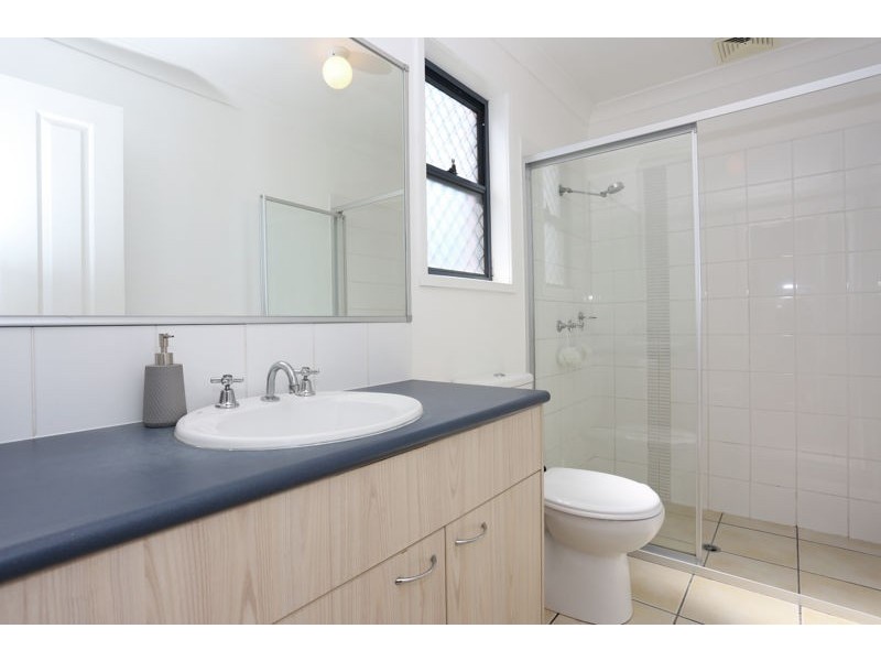 16 Middle Cove Court, Sandstone Point QLD 4511