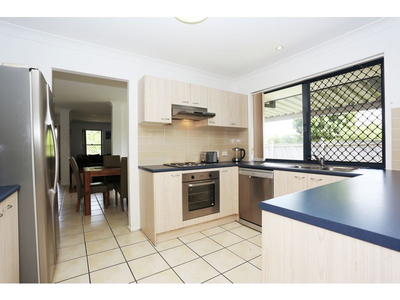 16 Middle Cove Court, Sandstone Point QLD 4511