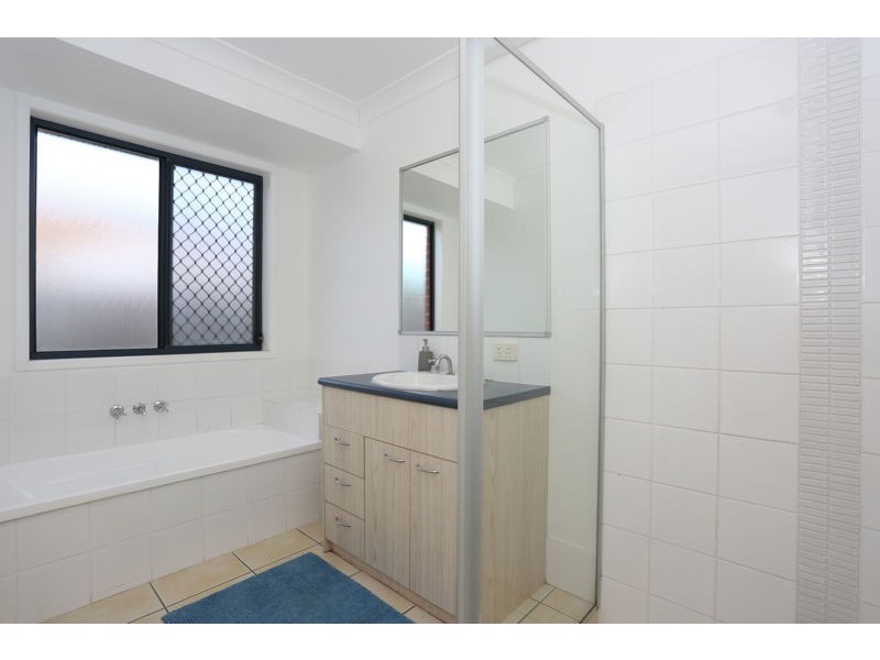16 Middle Cove Court, Sandstone Point QLD 4511