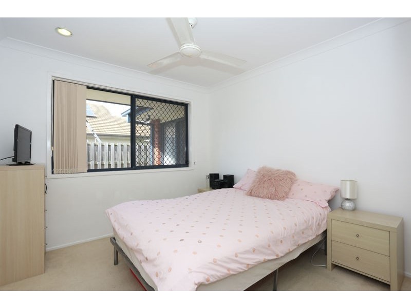 16 Middle Cove Court, Sandstone Point QLD 4511