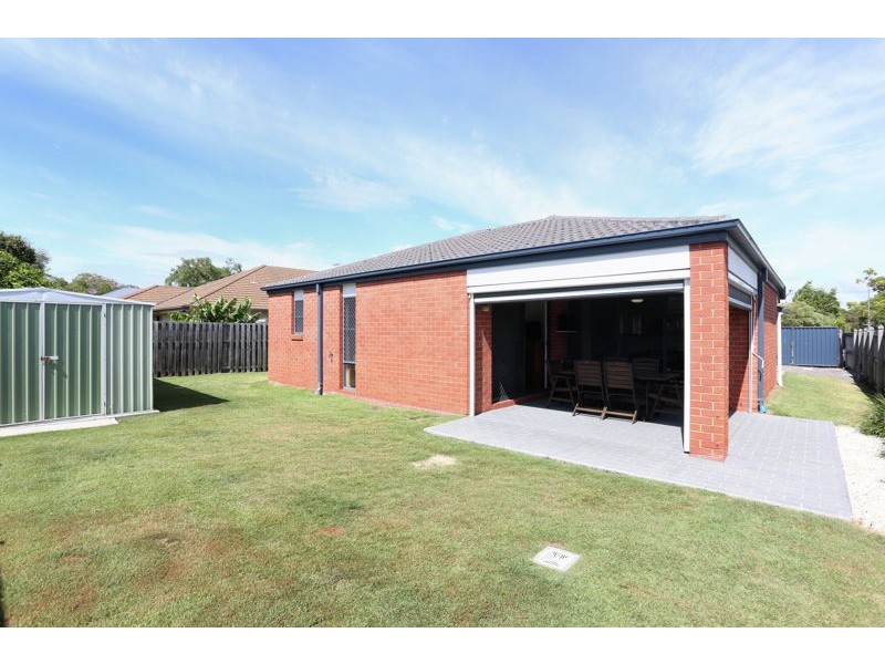 16 Middle Cove Court, Sandstone Point QLD 4511