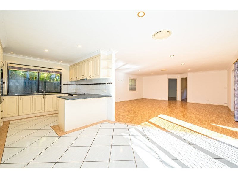 33 Voyagers Drive, Banksia Beach QLD 4507