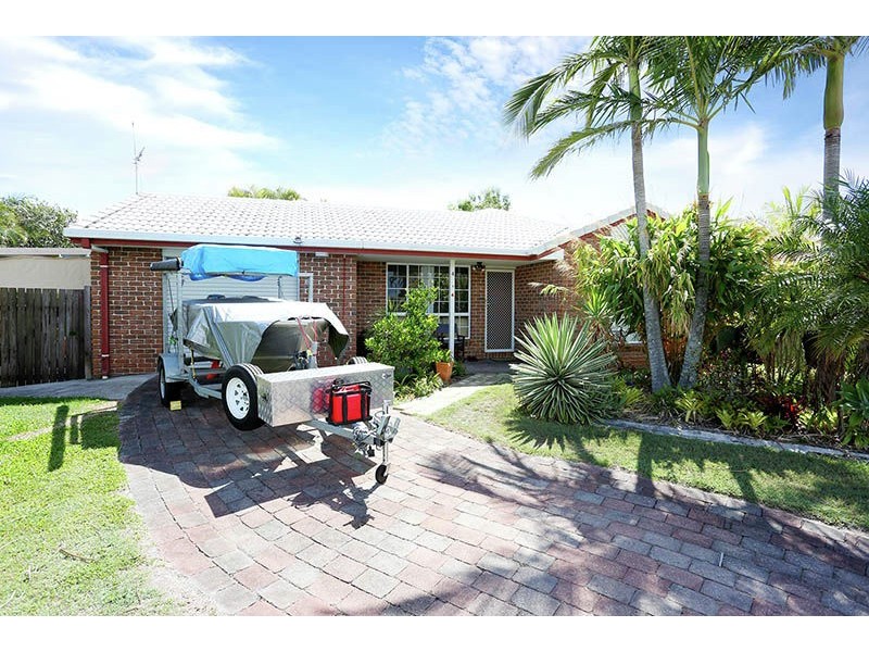 4 York Court, Sandstone Point QLD 4511