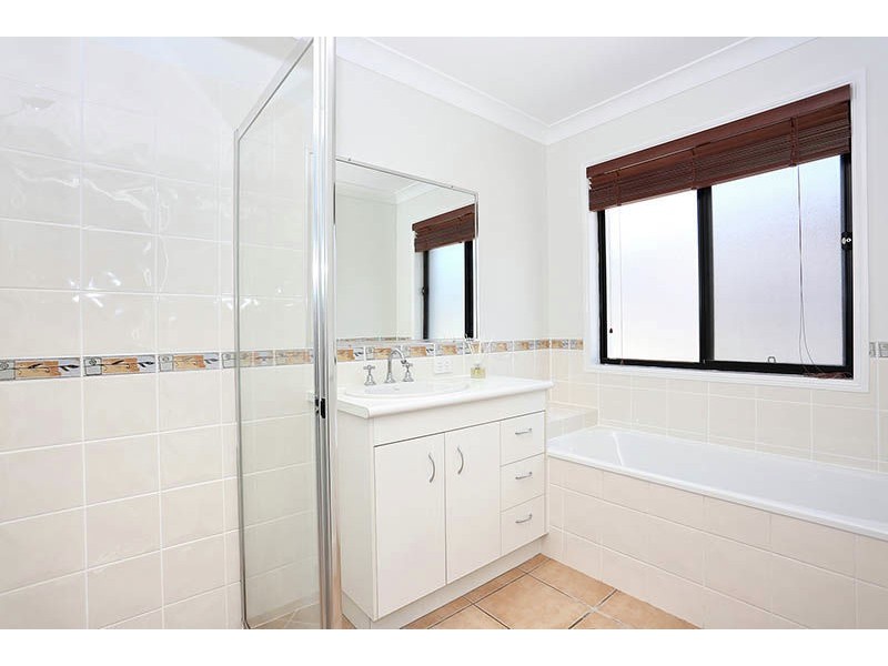 17 Wategoes Street, Sandstone Point QLD 4511