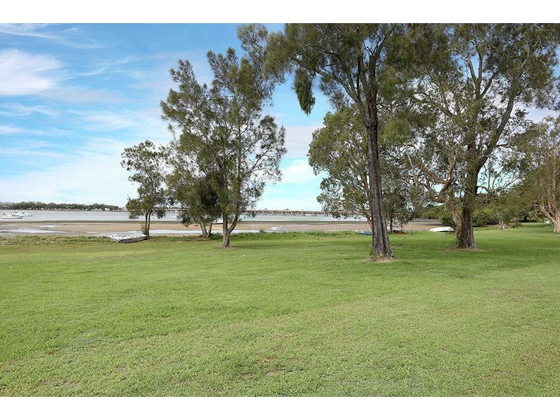 13 Queenscliff Crt, Sandstone Point QLD 4511