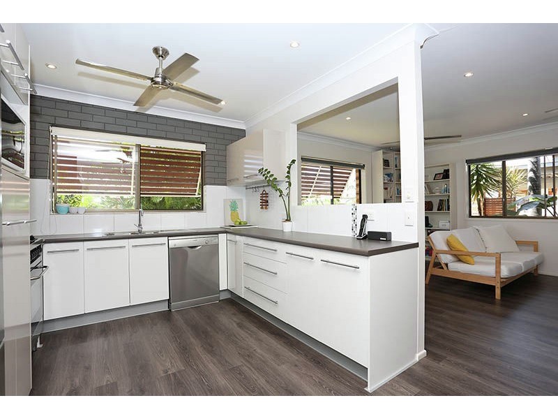 32 Hawaii Crescent, Banksia Beach QLD 4507
