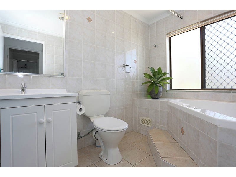 27 Charlotte Avenue, Bongaree QLD 4507