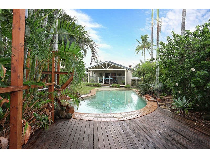 7 Trevally Place, Sandstone Point QLD 4511