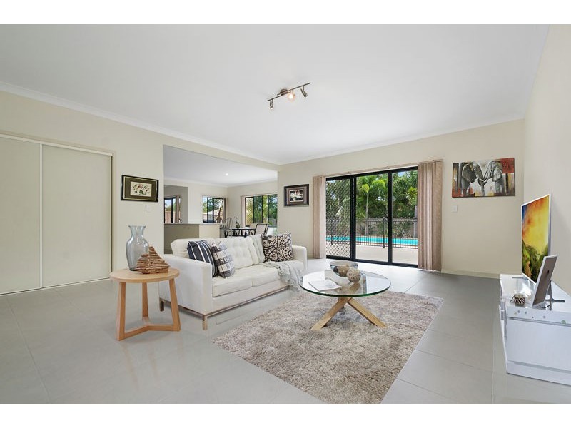 10 Cremorne Court, Sandstone Point QLD 4511