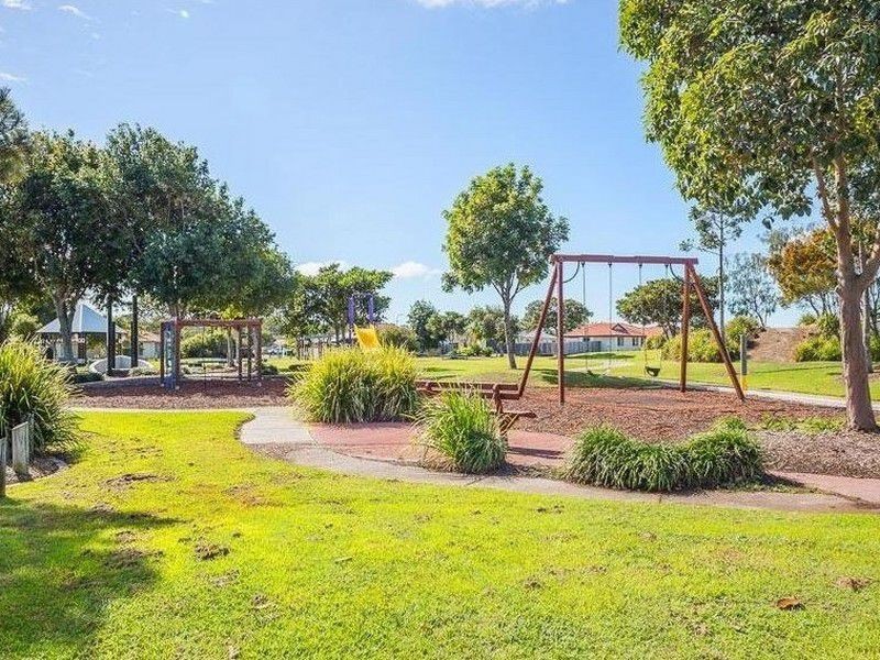 10 Cremorne Court, Sandstone Point QLD 4511