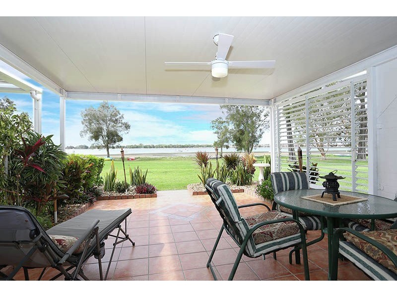 17/16 Spinnaker Drive, Sandstone Point QLD 4511
