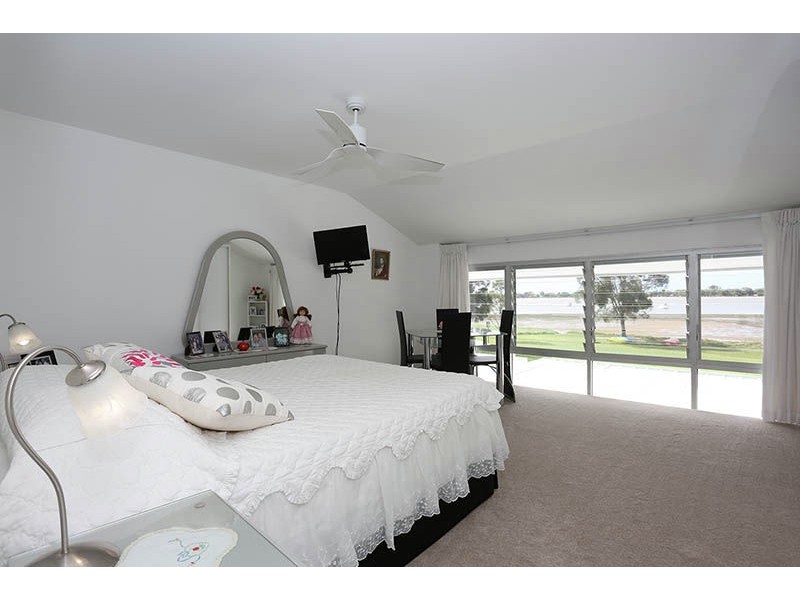 17/16 Spinnaker Drive, Sandstone Point QLD 4511