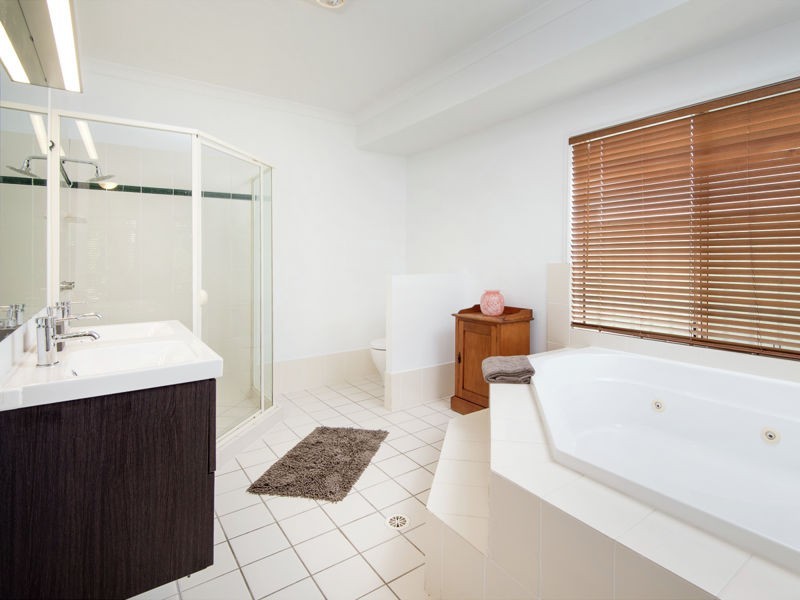 4 Cliff Salisbury Court, Samford Village QLD 4520