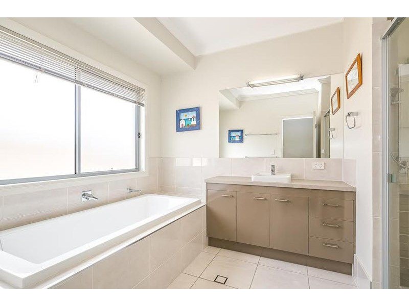 15 Vanillalily Close, Banksia Beach QLD 4507
