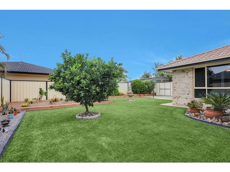 4 Amity Court, Sandstone Point QLD 4511