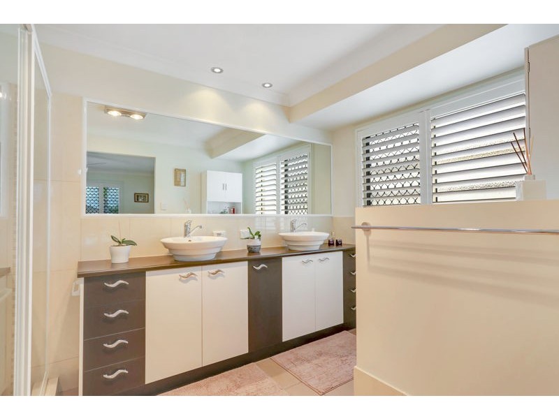 4 Amity Court, Sandstone Point QLD 4511