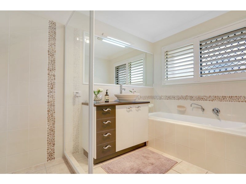 4 Amity Court, Sandstone Point QLD 4511