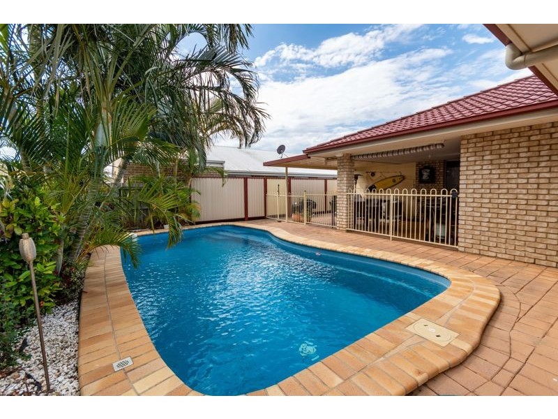 8 Clovelly Place, Sandstone Point QLD 4511