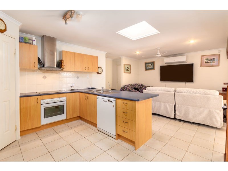 8 Clovelly Place, Sandstone Point QLD 4511