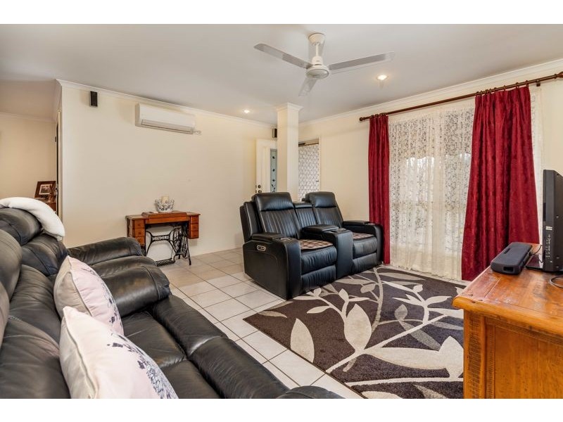 8 Clovelly Place, Sandstone Point QLD 4511