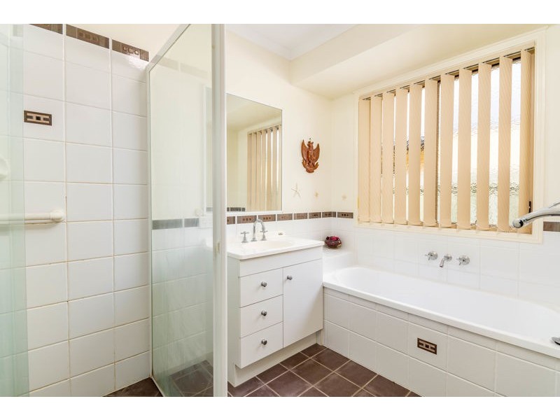 8 Clovelly Place, Sandstone Point QLD 4511