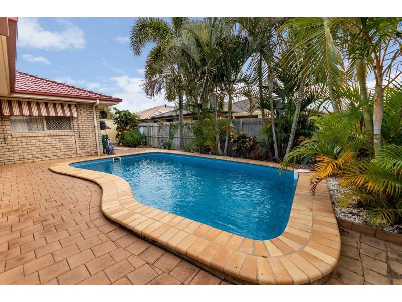 8 Clovelly Place, Sandstone Point QLD 4511