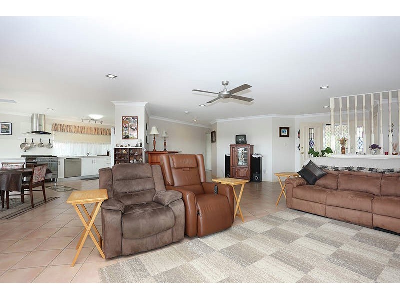 9 Oleander Dr, Bongaree QLD 4507