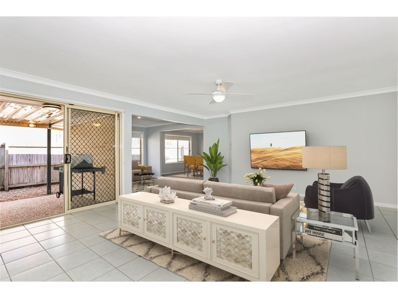 18 Tallow Court, Sandstone Point QLD 4511