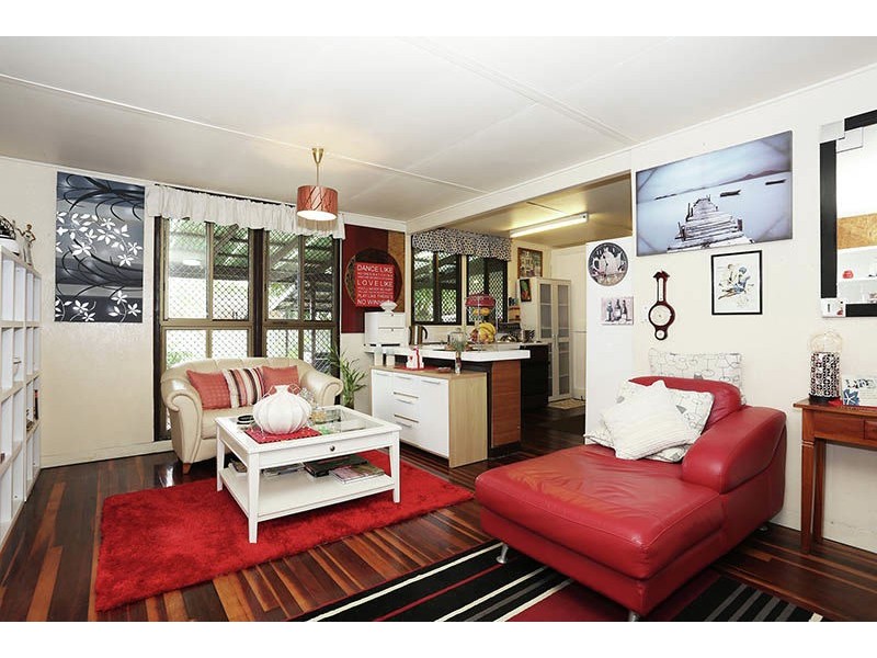 54 Kangaroo Avenue, Bongaree QLD 4507