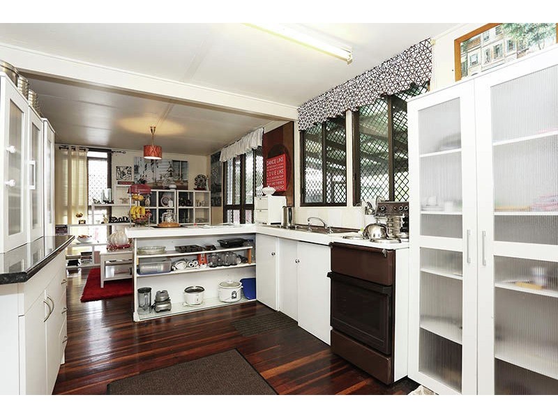 54 Kangaroo Avenue, Bongaree QLD 4507