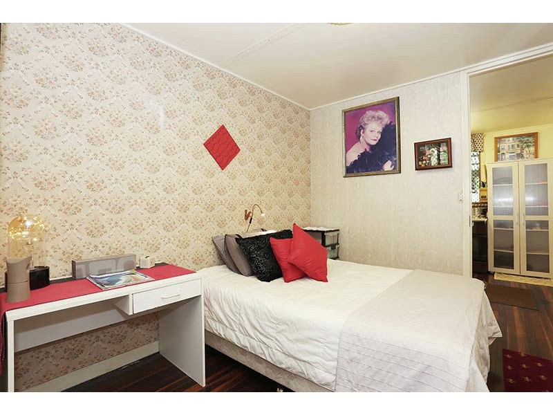 54 Kangaroo Avenue, Bongaree QLD 4507