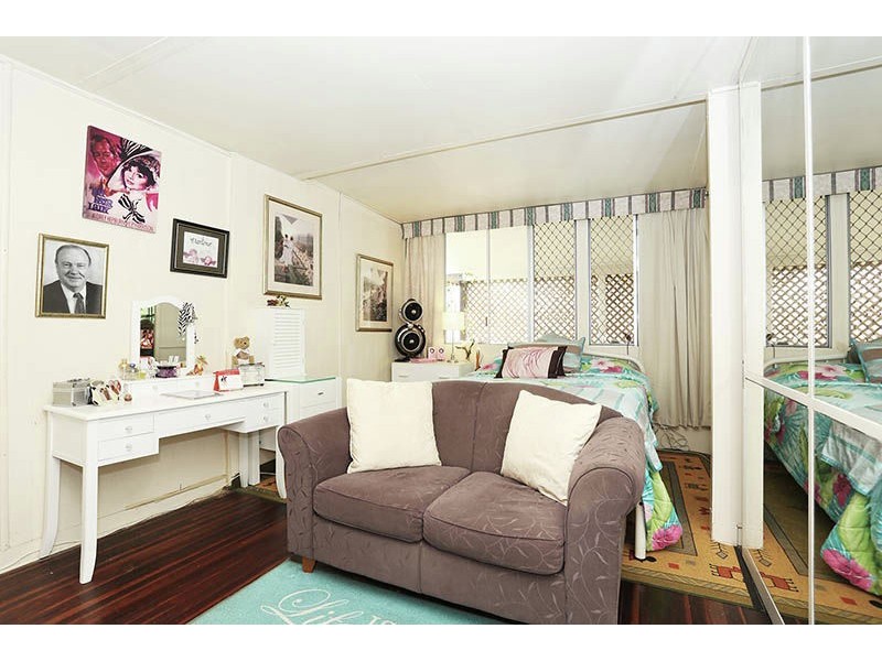 54 Kangaroo Avenue, Bongaree QLD 4507