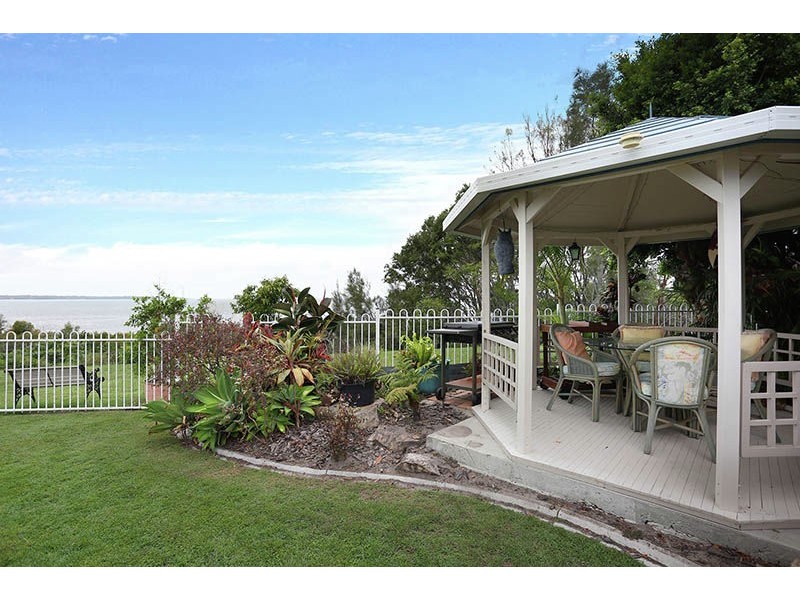 8 Dylan Court, Sandstone Point QLD 4511