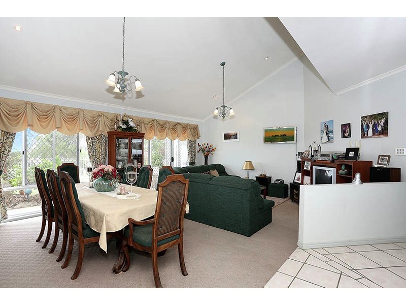 8 Dylan Court, Sandstone Point QLD 4511