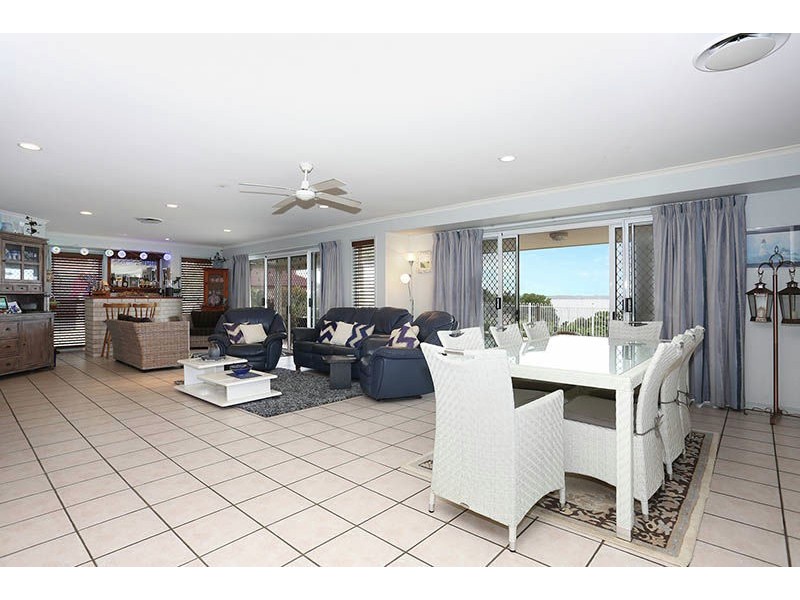 8 Dylan Court, Sandstone Point QLD 4511