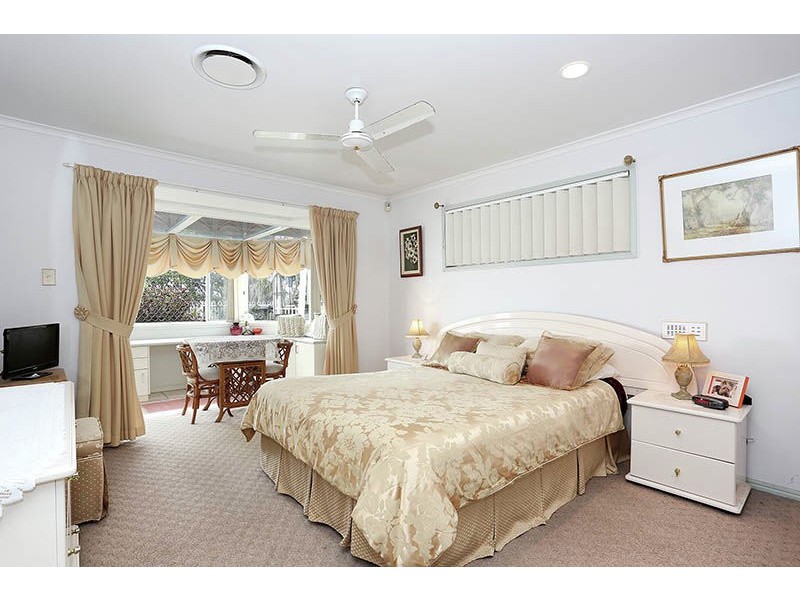 8 Dylan Court, Sandstone Point QLD 4511