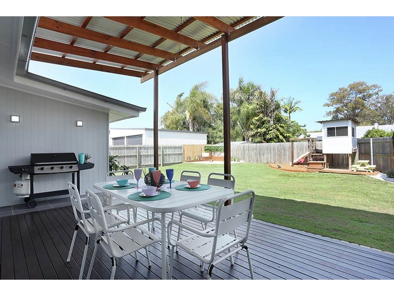 4 Paradise Parade, Bongaree QLD 4507