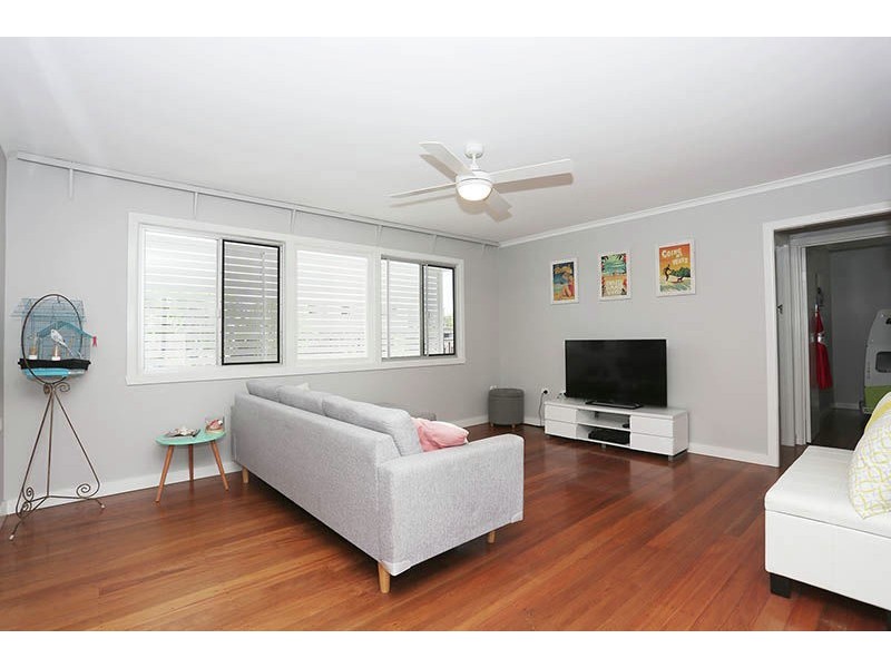 4 Paradise Parade, Bongaree QLD 4507