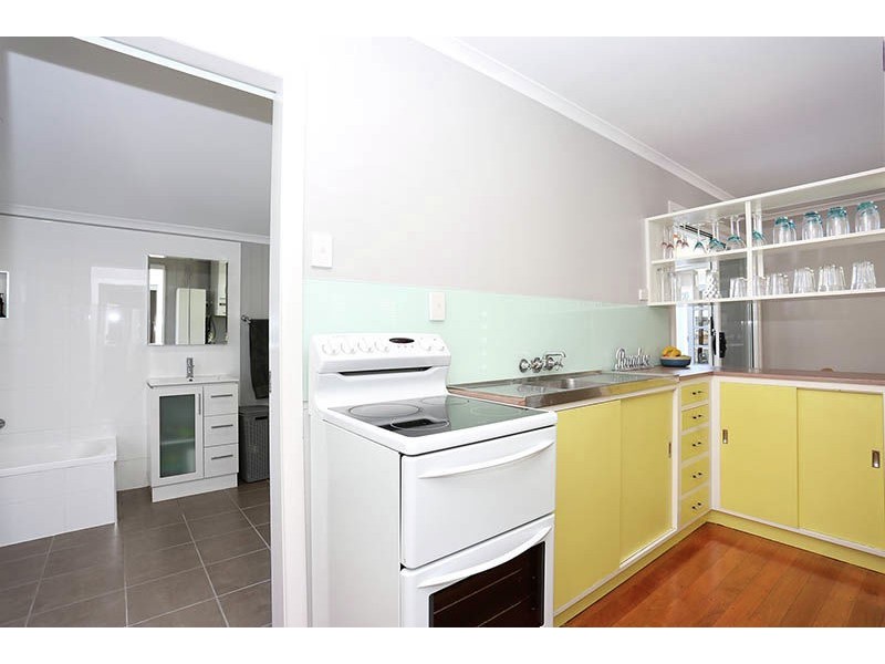 4 Paradise Parade, Bongaree QLD 4507