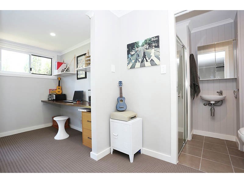 4 Paradise Parade, Bongaree QLD 4507