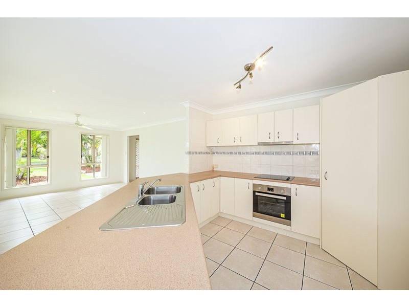 32 Reeders Street, Sandstone Point QLD 4511