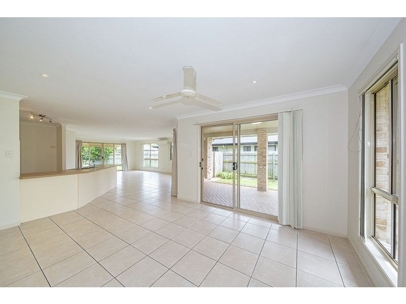 32 Reeders Street, Sandstone Point QLD 4511