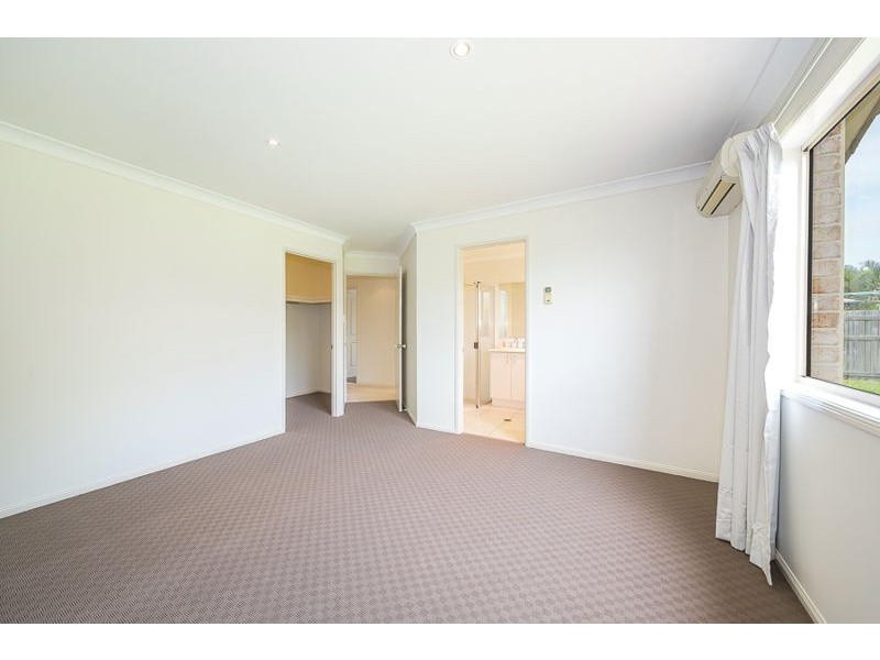 32 Reeders Street, Sandstone Point QLD 4511