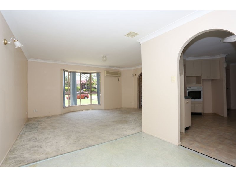 5 Trent Court, Sandstone Point QLD 4511