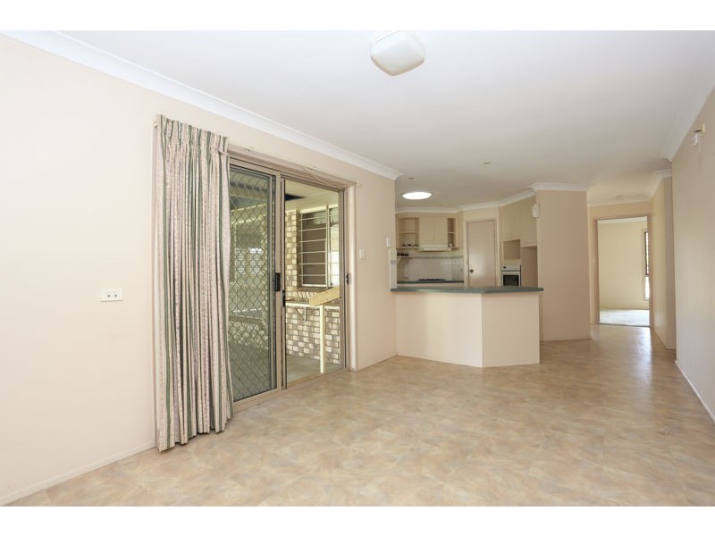 5 Trent Court, Sandstone Point QLD 4511