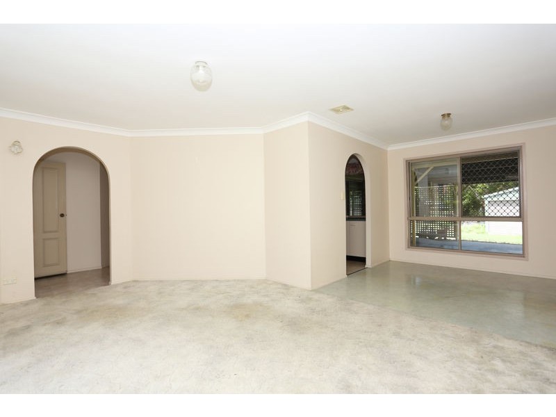 5 Trent Court, Sandstone Point QLD 4511